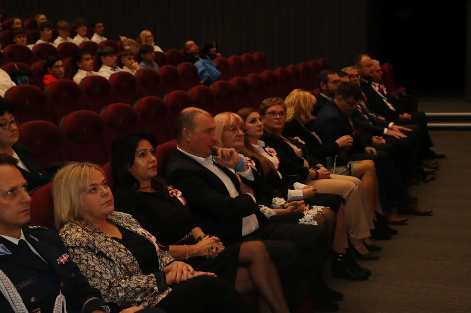 Uroczysta sesja  z okazji 106. rocznicy odzyskania niepodległości - zdjęcie 5