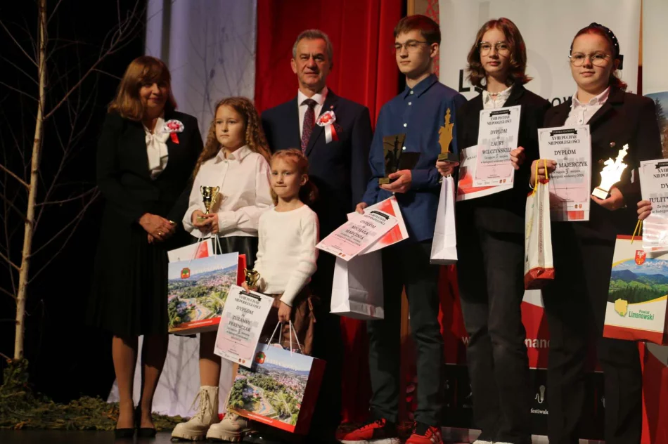 Uroczysta sesja  z okazji 106. rocznicy odzyskania niepodległości - zdjęcie 18