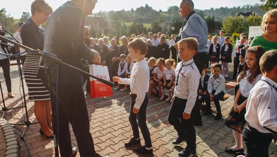 Prezes IPN na Limanowszczyźnie zainaugurował nowy rok szkolny - zdjęcie 1