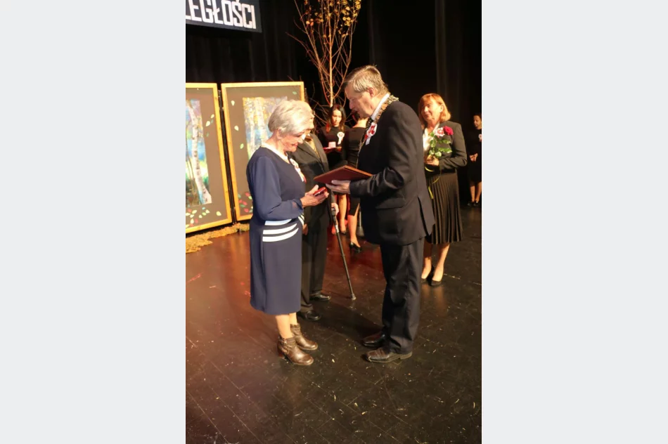 Uroczysta ceremonia wręczenia odznaczeń  - zdjęcie 10