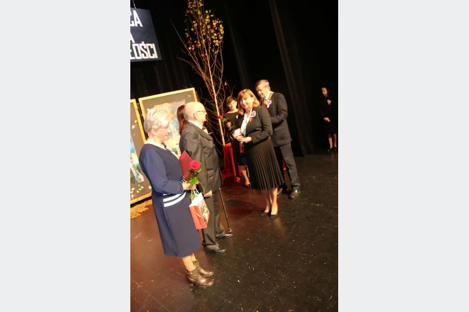 Uroczysta ceremonia wręczenia odznaczeń  - zdjęcie 14