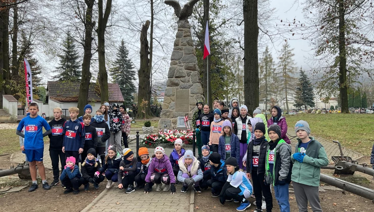 Niepodległościowy Bieg na Orientację z okazji 90 rocznicy odsłonięcia i poświęcenia Pomnika Legionistów w Łososinie Górnej