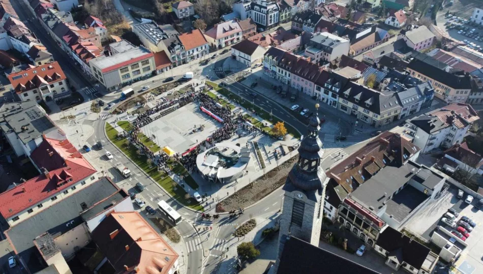 Obchody Święta Niepodległości na limanowskim rynku (ZDJĘCIA) - zdjęcie 1