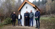 Odnowiono murowaną kapliczkę w Pisarzowej „Podgrabie" - zdjęcie 2