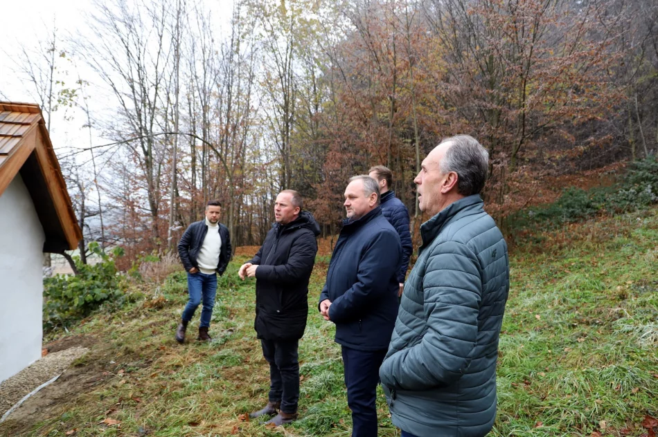 Odnowiono murowaną kapliczkę w Pisarzowej „Podgrabie" - zdjęcie 5