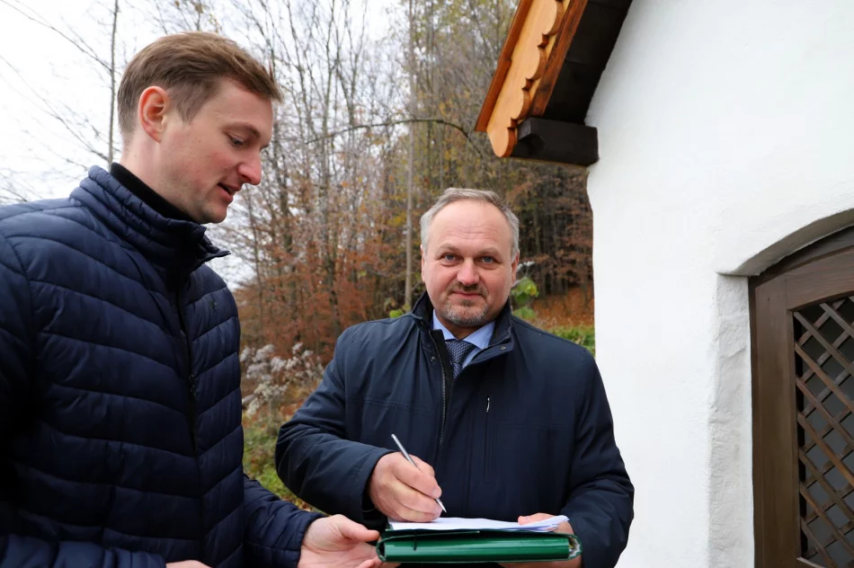 Odnowiono murowaną kapliczkę w Pisarzowej „Podgrabie" - zdjęcie 7