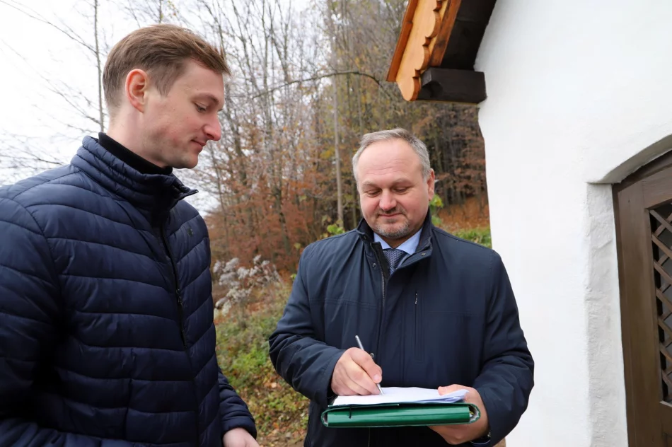 Odnowiono murowaną kapliczkę w Pisarzowej „Podgrabie" - zdjęcie 8