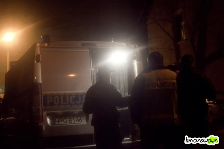 W ruch  poszły kosze na śmieci i siekiera - zdjęcie 2