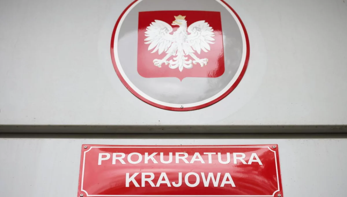 Prokuratura: zarzuty dla prorektora d. Collegium Humanum i jego żony oraz b. europosła Karola K.