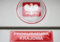 Prokuratura: zarzuty dla prorektora d. Collegium Humanum i jego żony oraz b. europosła Karola K. - zdjęcie główne