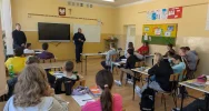 Spotkanie o bezpieczeństwie z policjantem  - zdjęcie 2