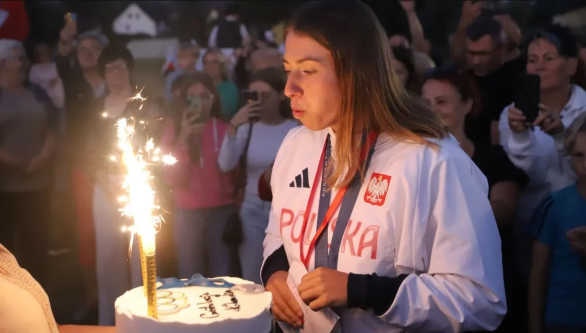 Klaudia Zwolińska z medalem honorowym od władz powiatu 