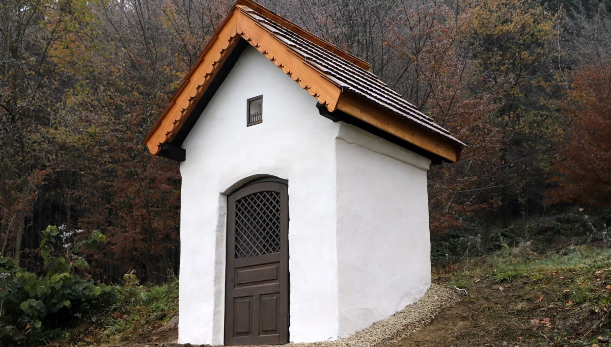 Odnowiona kapliczka w Pisarzowej/fot.: UG Limanowa