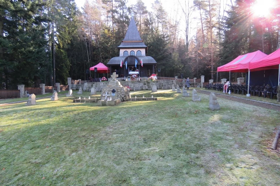 Młodzieżowy Rajd Turystyczny i uroczystości niepodległościowe - zdjęcie 3