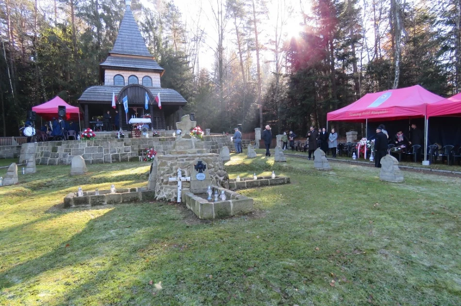 Młodzieżowy Rajd Turystyczny i uroczystości niepodległościowe - zdjęcie 5