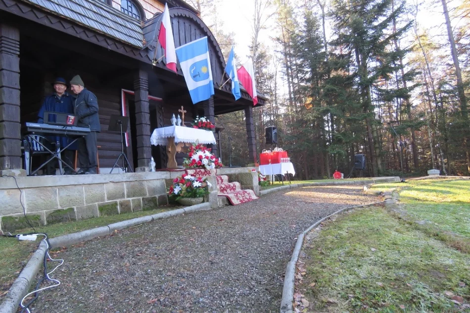Młodzieżowy Rajd Turystyczny i uroczystości niepodległościowe - zdjęcie 7