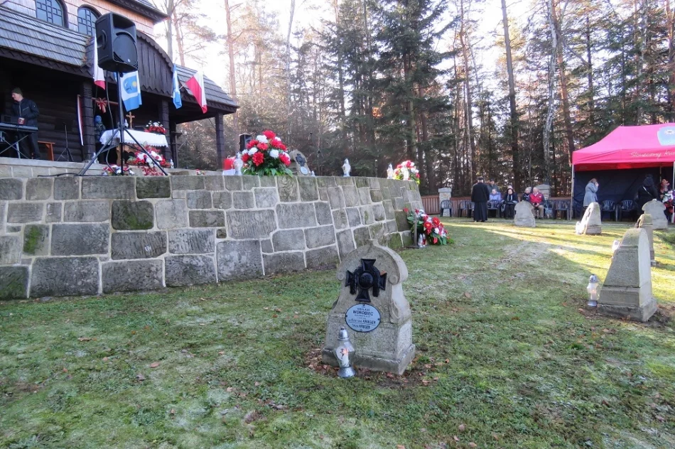 Młodzieżowy Rajd Turystyczny i uroczystości niepodległościowe - zdjęcie 8