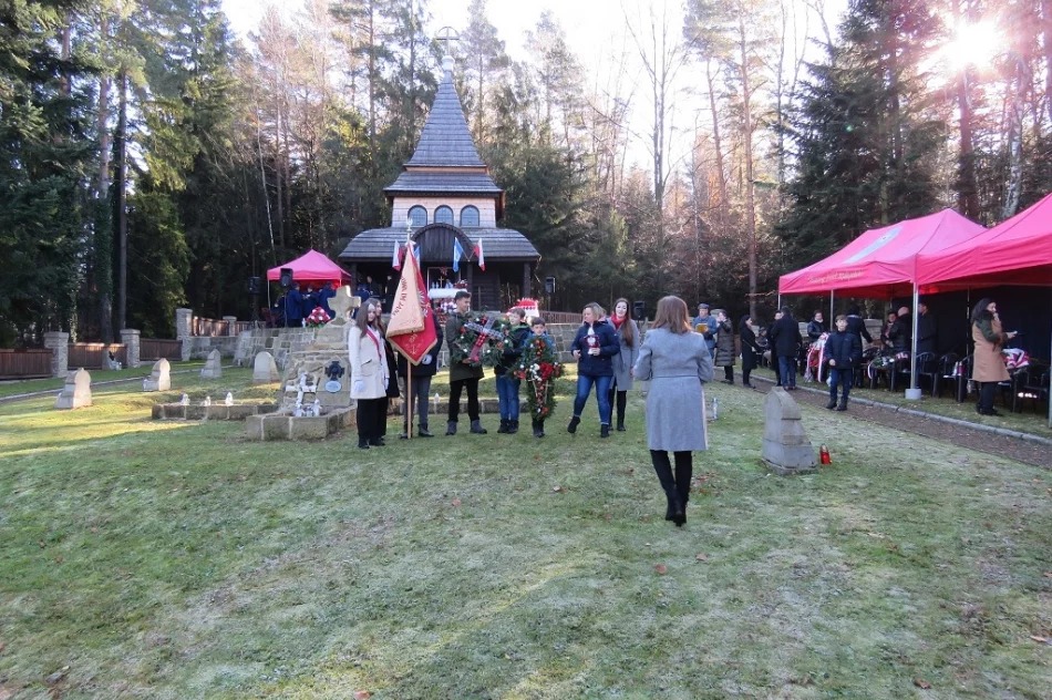 Młodzieżowy Rajd Turystyczny i uroczystości niepodległościowe - zdjęcie 10