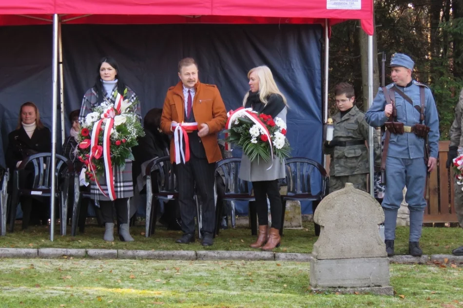 Młodzieżowy Rajd Turystyczny i uroczystości niepodległościowe - zdjęcie 15