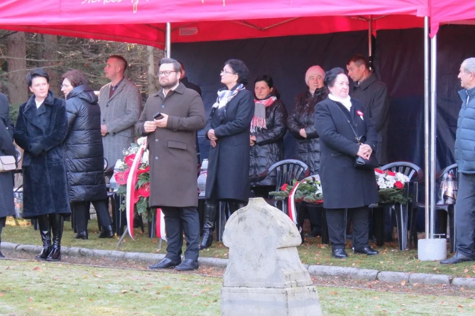 Młodzieżowy Rajd Turystyczny i uroczystości niepodległościowe - zdjęcie 16