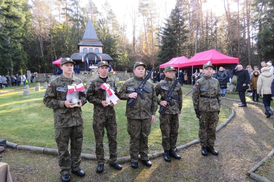 Młodzieżowy Rajd Turystyczny i uroczystości niepodległościowe - zdjęcie 17