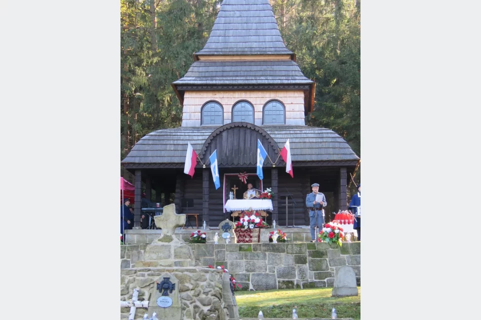 Młodzieżowy Rajd Turystyczny i uroczystości niepodległościowe - zdjęcie 18