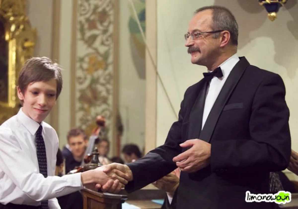 Wielki talent 13-latka - zabrakło miejsca w kościele (video)