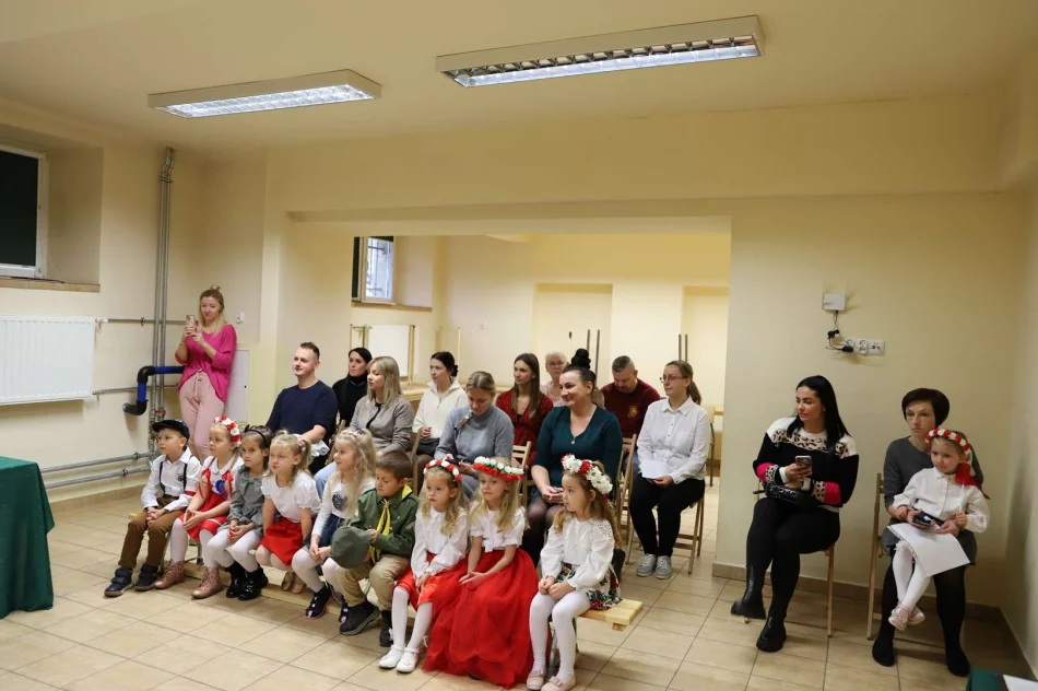 „W maleńkim sercu Wielka Ojczyzna”- odbył się Międzyprzedszkolny Konkurs Polskiej Piosenki Patriotycznej - zdjęcie 4