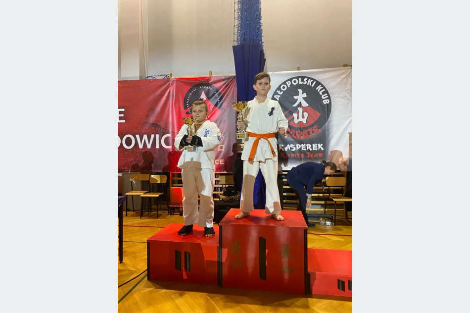 7 medali zdobyli zawodnicy Limanowskiego Klubu Kyokushin Karate na Turnieju Oyama Karate w Wadowicach - zdjęcie 2