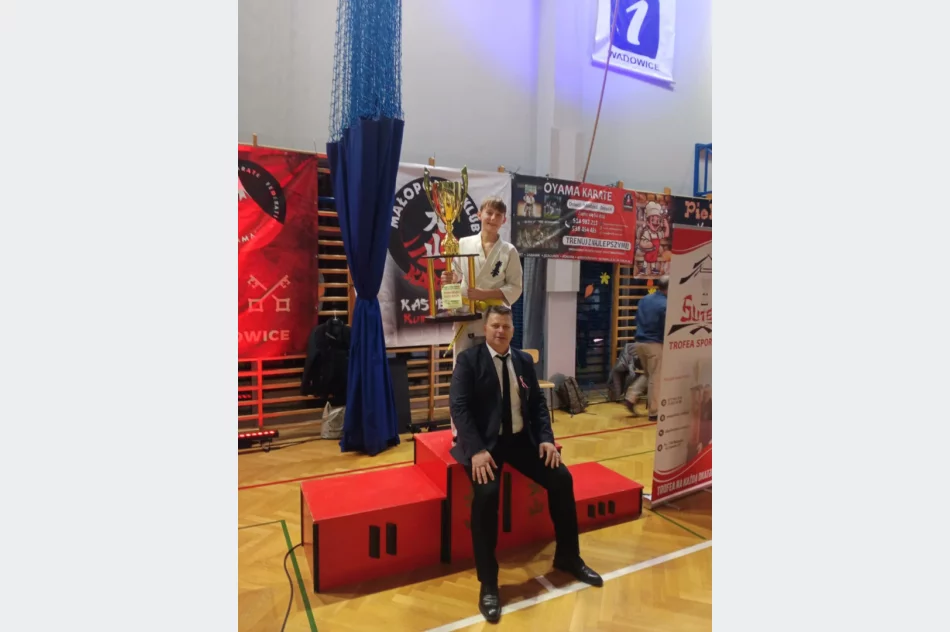 7 medali zdobyli zawodnicy Limanowskiego Klubu Kyokushin Karate na Turnieju Oyama Karate w Wadowicach - zdjęcie 7