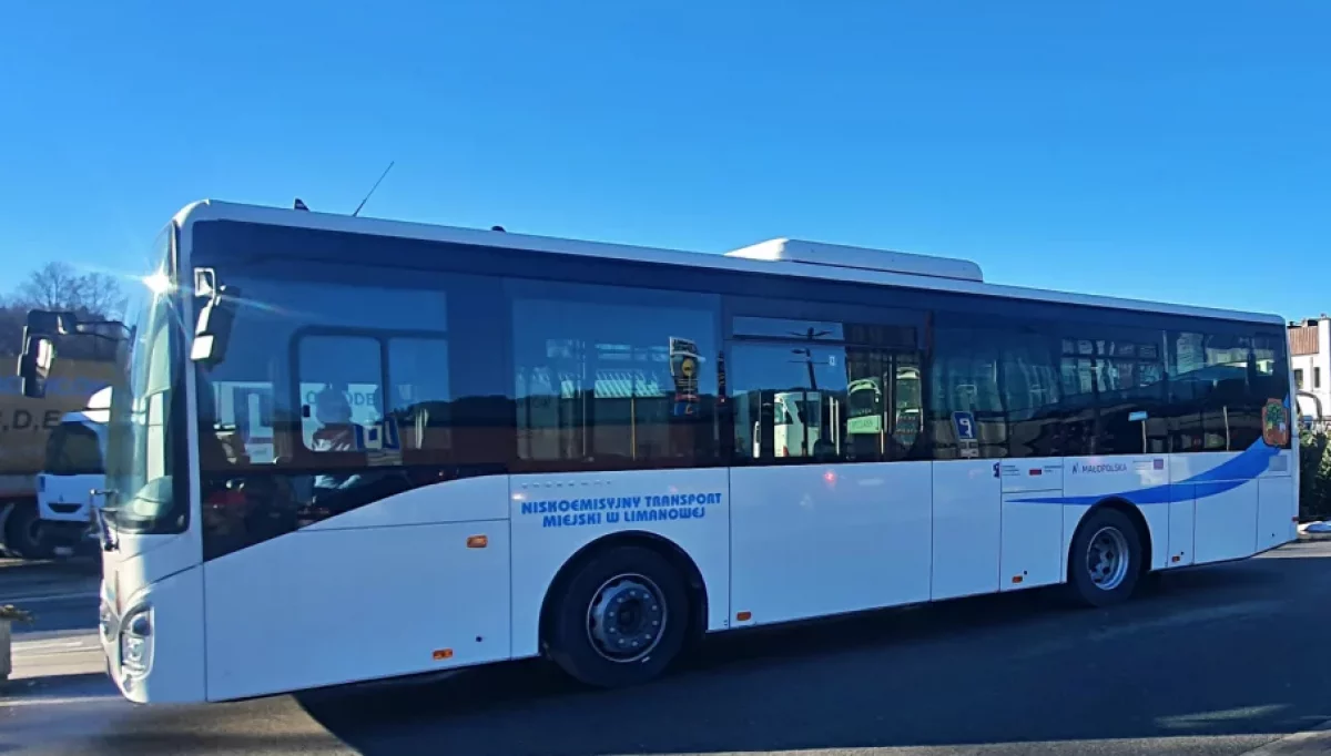 Radny pyta o “manewry autobusów” na skrzyżowaniu