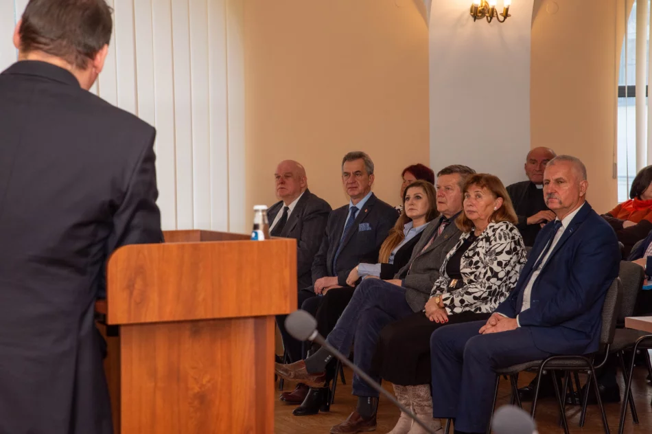 Odbyła się konferencja naukowa z okazji 80. rocznicy śmierci ks. Kazimierza Łazarskiego - zdjęcie 5