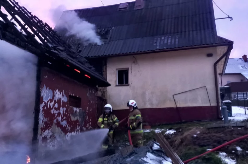 Pożar rozprzestrzenił się na dom - zdjęcie 6