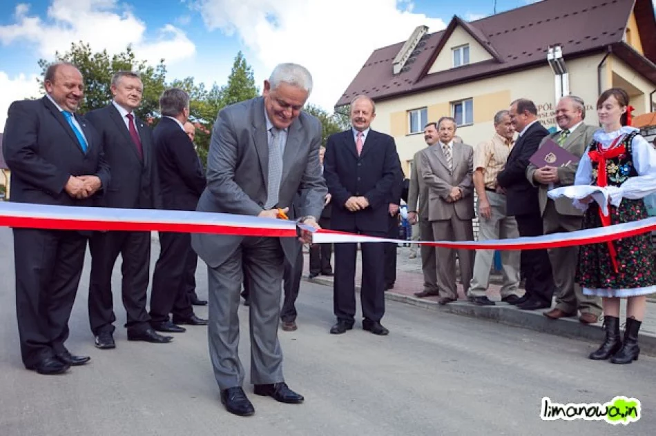 Garaż prawie na drodze - zdjęcie 4