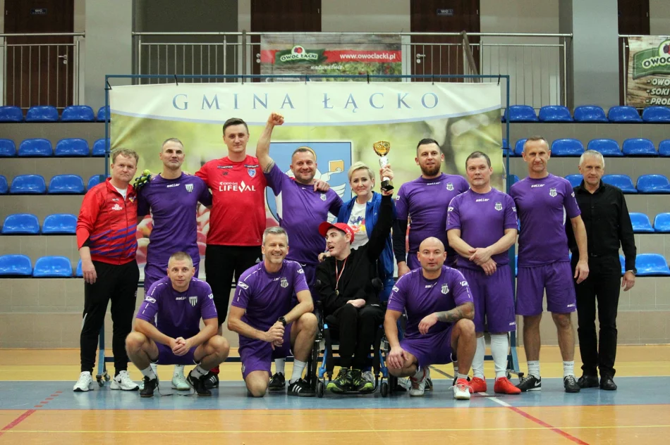 Podsumowanie turnieju oldbojów:  pomoc dla Krystiana - zdjęcie 2