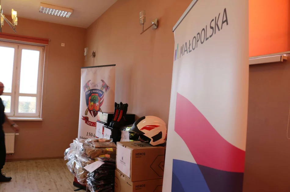 Zakończył się II etap rozbudowy budynku remizy OSP Limanowa, jednostki OSP Limanowa i OSP Łososina Górna z nowym sprzętem ratowniczo-bojowym - zdjęcie 11