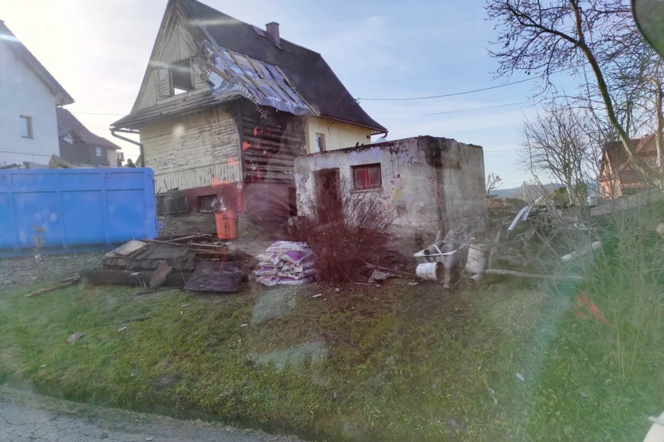 Po pożarze lokalna społeczność ruszyła z pomocą dla 69-latki - zdjęcie 2