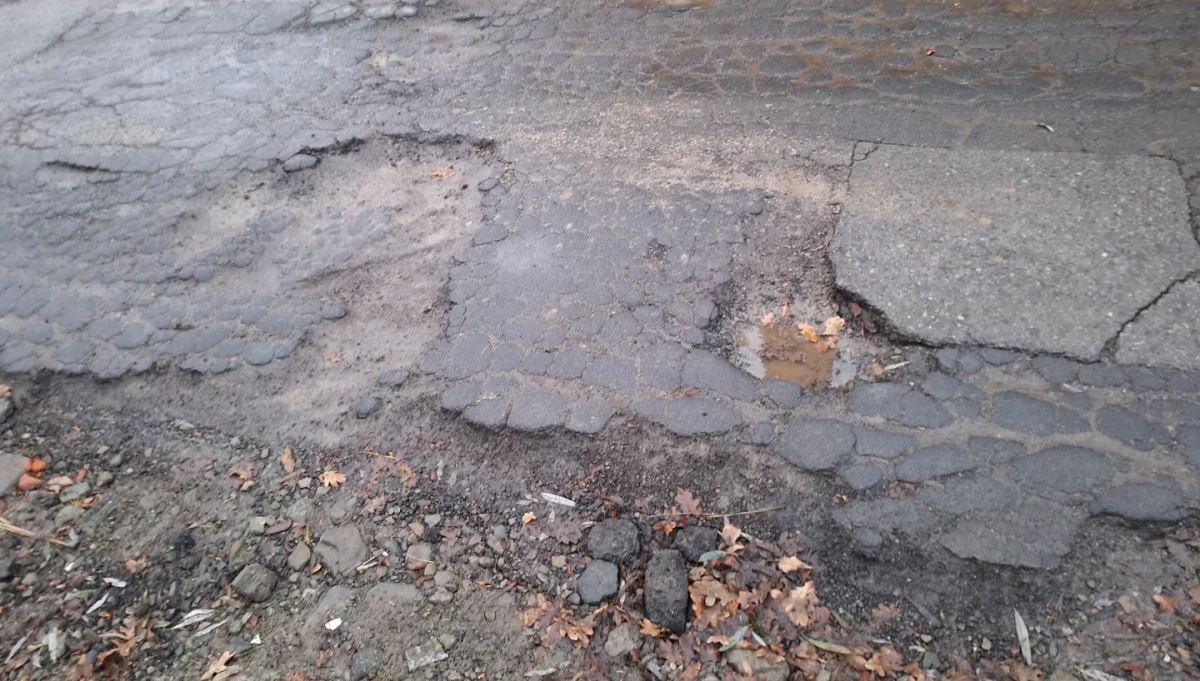 Mieszkańcy apelują o naprawę ulicy przed zimą