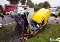 Zderzenie czołowe - 3 osoby w szpitalu - zdjęcie główne