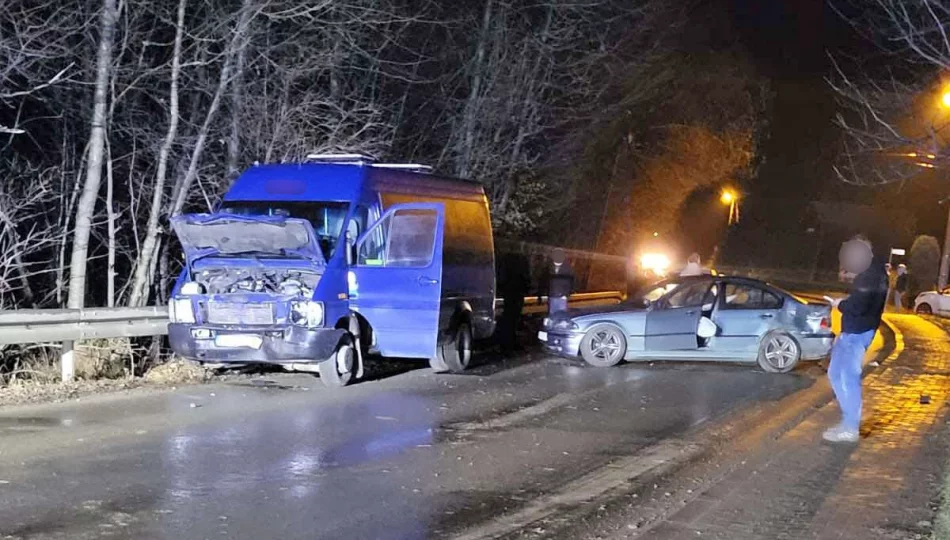 Zgłaszali problem, ale nikt nie reagował. Zderzenie pojazdów na zabłoconej jezdni - zdjęcie 1