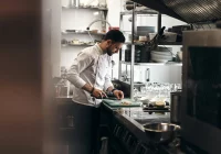 Mycie i dezynfekcja naczyń w gastronomii - zdjęcie główne