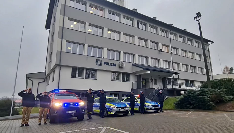Limanowscy policjanci i strażacy oddali hołd zmarłemu funkcjonariuszowi - zdjęcie 1