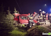 Latający słup przy wypadku bez kierowcy - zdjęcie główne