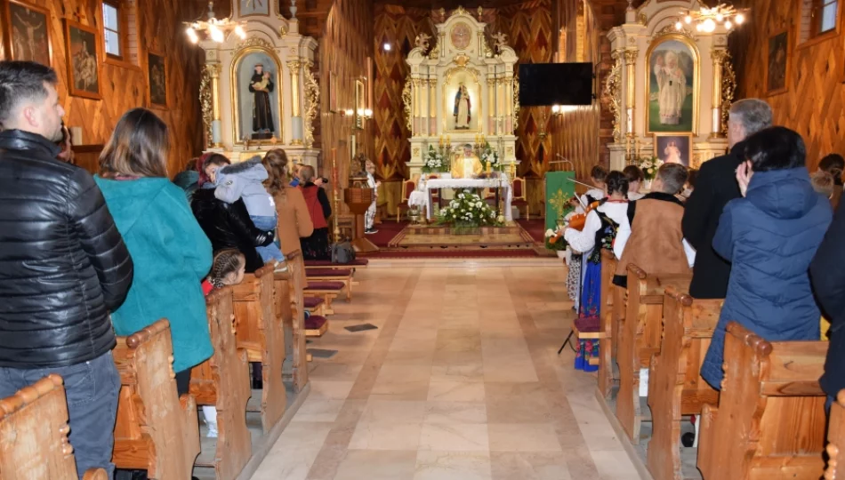 Eucharystia w regionalnej oprawie (ZDJĘCIA) - zdjęcie 1