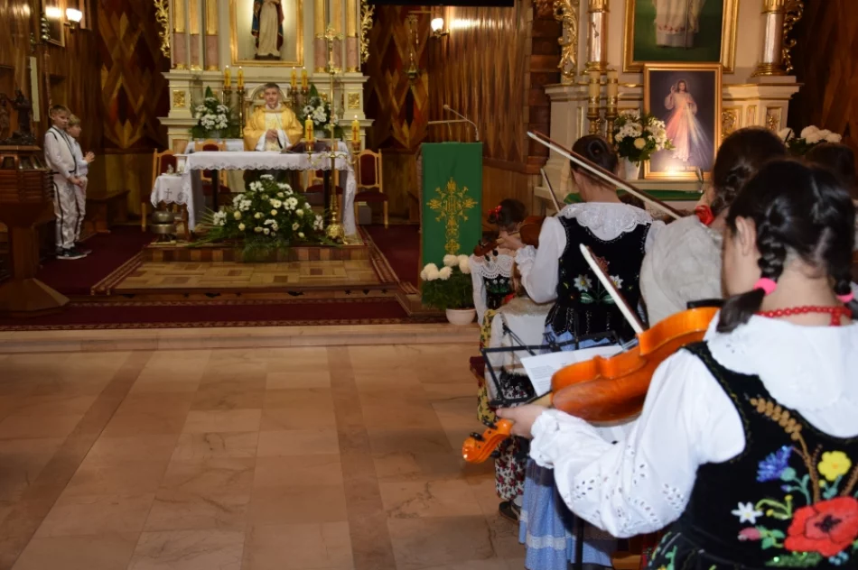 Eucharystia w regionalnej oprawie (ZDJĘCIA) - zdjęcie 2