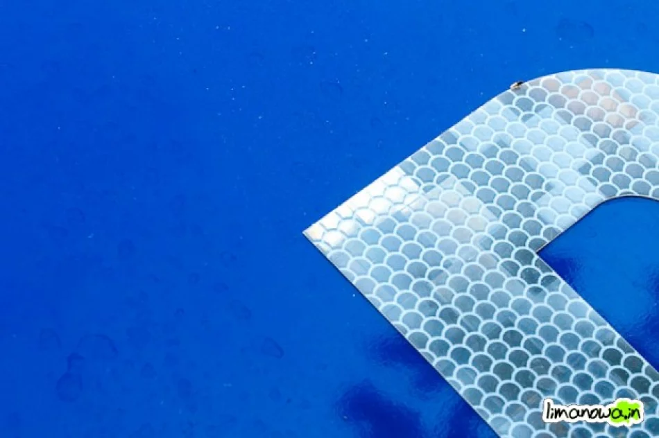 Osiedle i radiowozy pomalowane farbą - zdjęcie 4