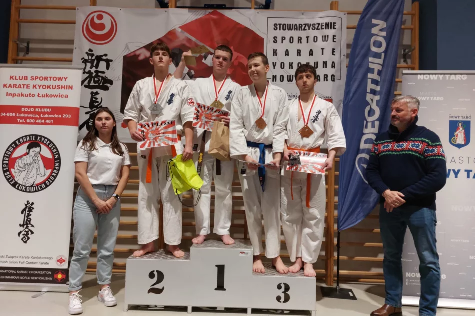 21 medali wywalczyli pod Tatrami karatecy ARS Limanowa – JONIEC Team - zdjęcie 16