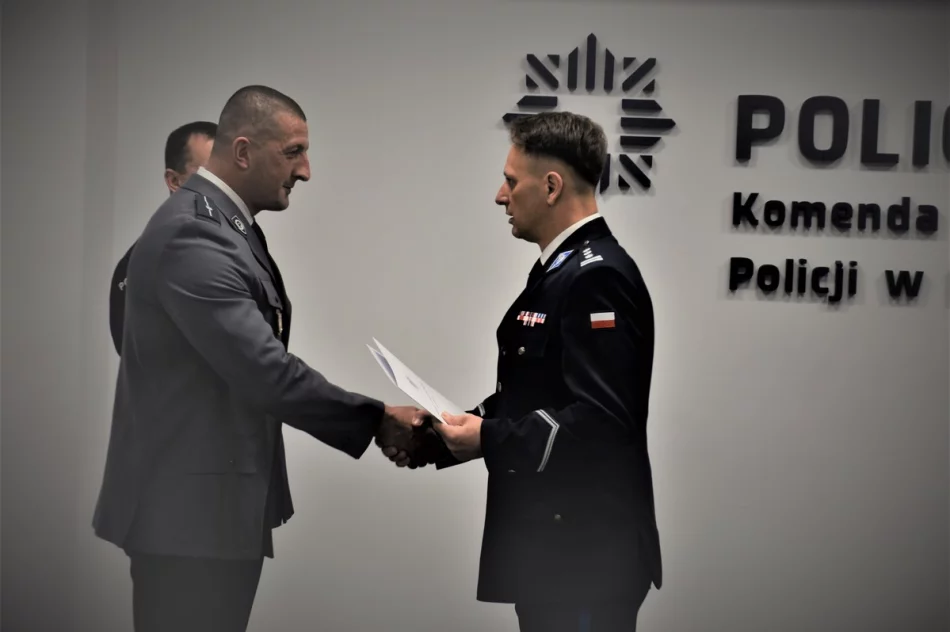 Uratował życie 69-latki. Policjant doceniony przez przełożonych - zdjęcie 5
