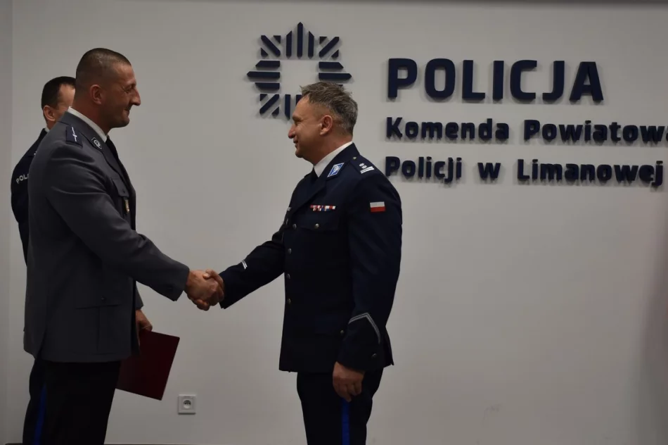 Uratował życie 69-latki. Policjant doceniony przez przełożonych - zdjęcie 7