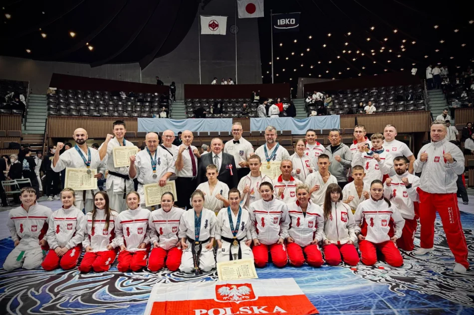 Limanowscy karatecy po wyprawie do Tokio. Arkadiusz Sukiennik srebrnym medalistą Pucharu Świata Karate Kyokushin. - zdjęcie 4
